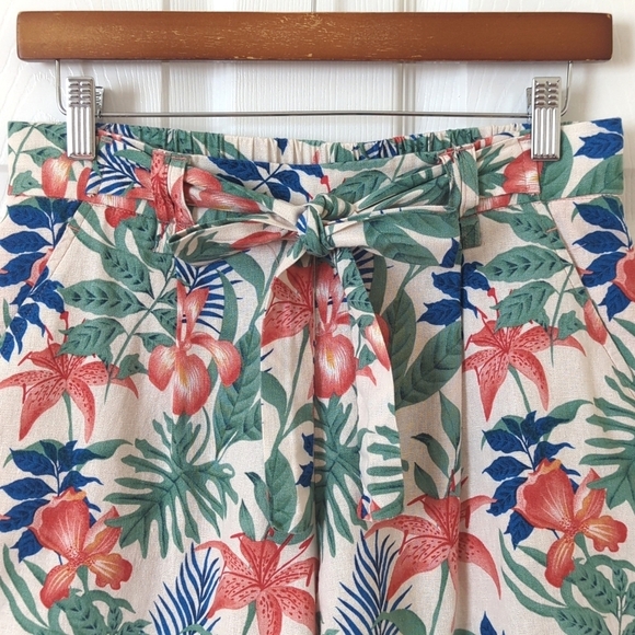 C&C California Tropical Floral Linen Blend High Waisted Wide Leg Shorts Beige 6 - Picture 2 of 11